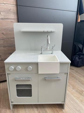 Speelkeuken kind merk Petit Amelie  beschikbaar voor biedingen