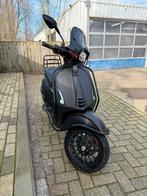 Vespa Sprint E4 – Mat Zwart (2020), Fietsen en Brommers, Scooters | Vespa, Ophalen, Gebruikt, Maximaal 45 km/u, Vespa S