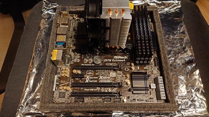 i7 4790 + Asrock Z87M + 32GB RAM + Cooler Master CPU koeler, Computers en Software, Moederborden, Gebruikt, Intel, DDR3, Ophalen of Verzenden