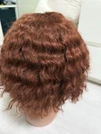 Bruine Krullen Pruik - Nieuw, Ophalen of Verzenden, Nieuw