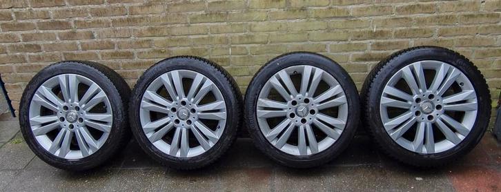 17" originele mercedes velgen met goeie alle seizoen banden, Auto-onderdelen, Banden en Velgen, Banden en Velgen, Zomerbanden