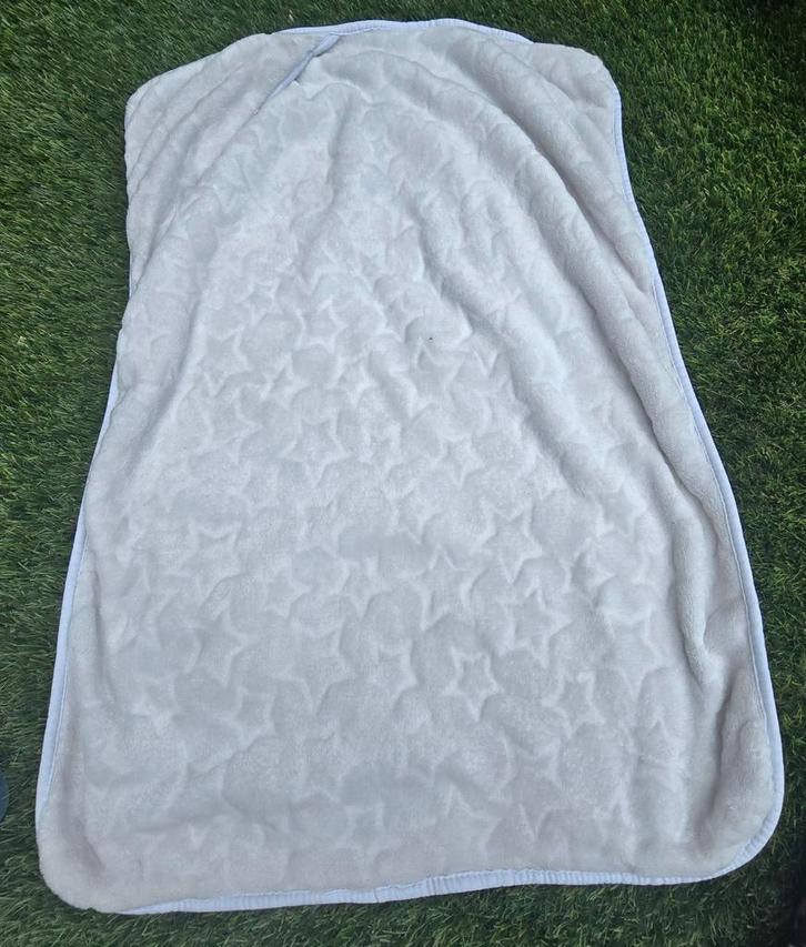 Zachte babydeken met sterrenpatroon, Kinderen en Baby's, Dekens, Slaapzakjes en Inbakerproducten, Zo goed als nieuw, Deken, 85 tot 100 cm