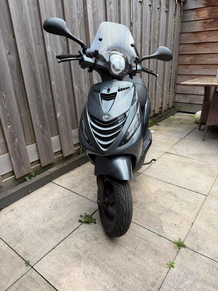 Piaggio Zip, Fietsen en Brommers, Scooters | Piaggio, Zo goed als nieuw, Zip, Benzine, Ophalen of Verzenden