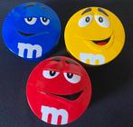 3 Ronde blikken van M&M’s. Rood-blauw-geel. Drsn. 14 cm.., Ophalen of Verzenden, Zo goed als nieuw, Taarten, Bakvorm