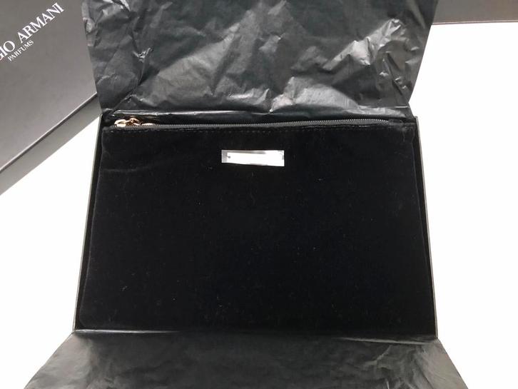 Giorgio Armani Clutch tas Fluweel, Sieraden, Tassen en Uiterlijk, Tassen | Damestassen, Nieuw, Zwart, Ophalen of Verzenden