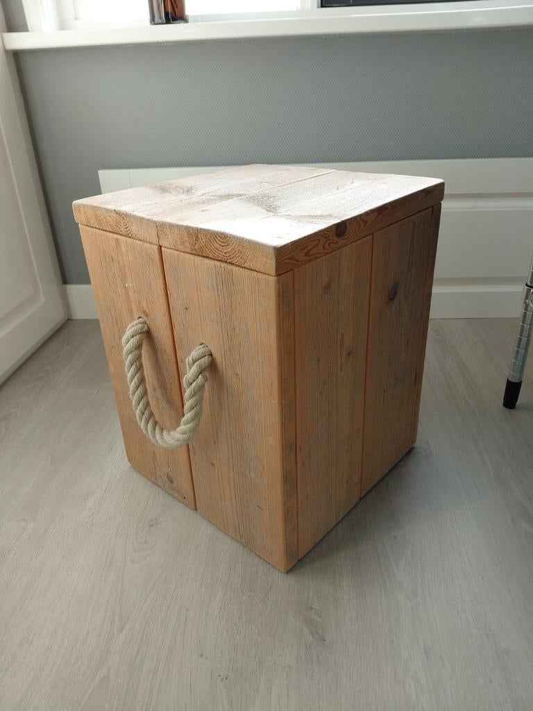 Stevige houten kruk met touw handvaten - 36x36,5x46 cm, Ophalen, Minder dan 50 cm, Grenenhout, Minder dan 50 cm