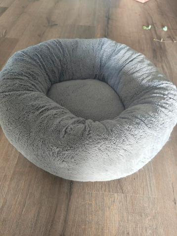 Kattenmand donut beschikbaar voor biedingen