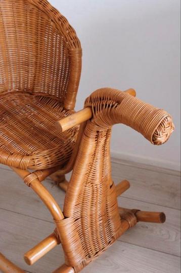 Oud rotan vintage hobbelpaard  beschikbaar voor biedingen