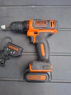 Black en decker boormachine met 1 accu en lader, Doe-het-zelf en Verbouw, Gereedschap | Boormachines, Ophalen of Verzenden, Zo goed als nieuw