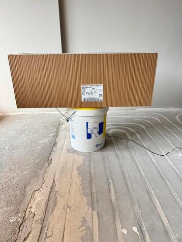 Keuken kastje met klep beschikbaar voor biedingen