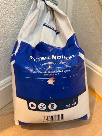 Metselmortel cementgebonden (ongeveer 10 kilo) beschikbaar voor biedingen