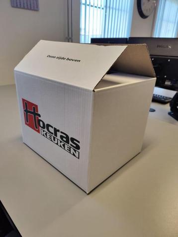 Kartonnen dozen  beschikbaar voor biedingen