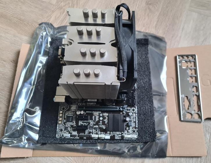 Intel Core i5 7500+koeler+Gigabyte GA-H110M-S2H+8gb DDR4 RAM, Computers en Software, Processors, Gebruikt, 4-core, 3 tot 4 Ghz