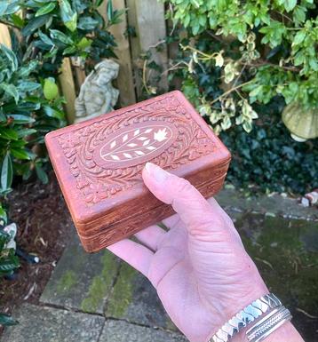 Vintage houten sieraden doos 🗃️ beschikbaar voor biedingen