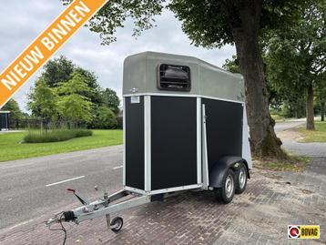 Humbaur Single 1.5 paardtrailer kunstof bodem beschikbaar voor biedingen