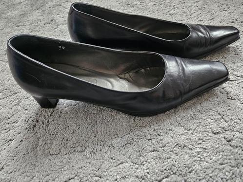 Zwarte pumps (laag hakje) zo goed als nieuw, Kleding | Dames, Schoenen, Zo goed als nieuw, Pumps, Zwart, Ophalen of Verzenden