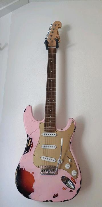 Pink Strat Roze Stratocaster van SX Vintage Guitars beschikbaar voor biedingen