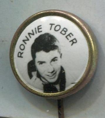 Ronnie Tober zanger koper Astor speldje ( K_100 )