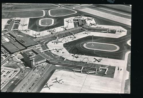 Amsterdam - Schiphol [KRST005-5521, Verzamelen, Ansichtkaarten | Nederland, Gelopen, Noord-Holland, 1960 tot 1980, Verzenden