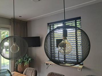 2 zeer mooie hanglampen . Samen voor 75 euro beschikbaar voor biedingen