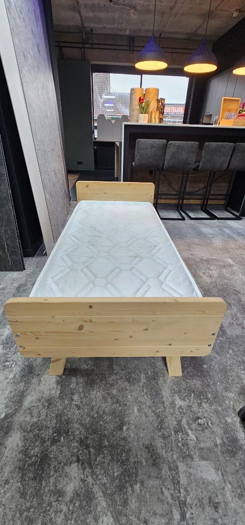 Fris en mooi kinderbed /  matrasmaat 90x180cm / ZGAN, Kinderen en Baby's, Kinderkamer | Bedden, Nieuw, 160 tot 180 cm, 85 tot 100 cm