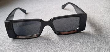 Zonnebril off white  beschikbaar voor biedingen