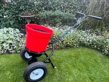 TE KOOP!!! Kunstmest/zout strooier beschikbaar voor biedingen