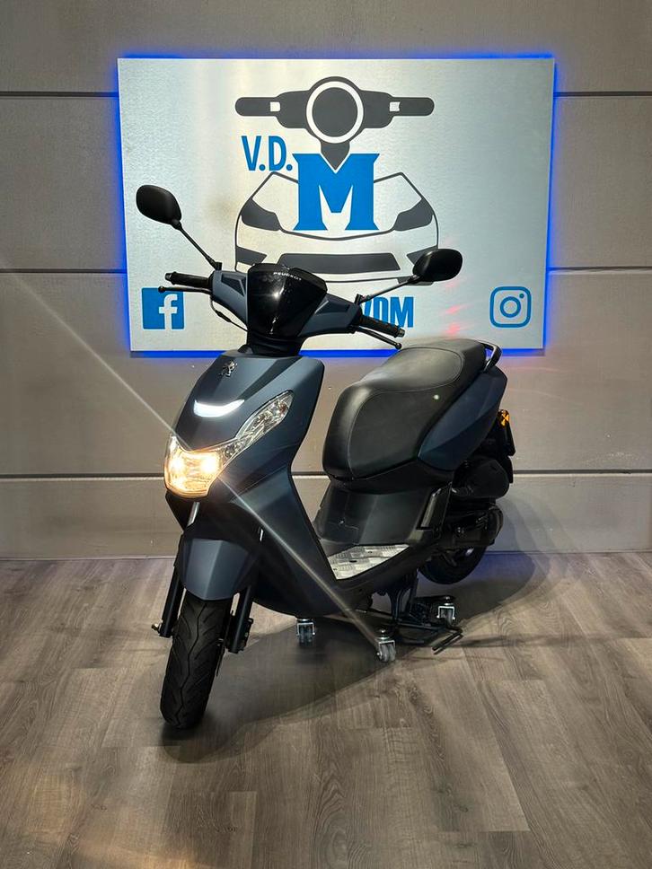 Peugeot Kisbee 45KM BJ 2020 Mat Blauw, Fietsen en Brommers, Scooters | Yamaha, Zo goed als nieuw, Overige modellen, Benzine, Ophalen