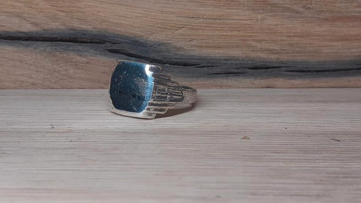 Zilveren zegelring handgemaakt, Sieraden, Tassen en Uiterlijk, Ringen, Zo goed als nieuw, Dame of Heer, 20 of groter, Zilver, Zilver
