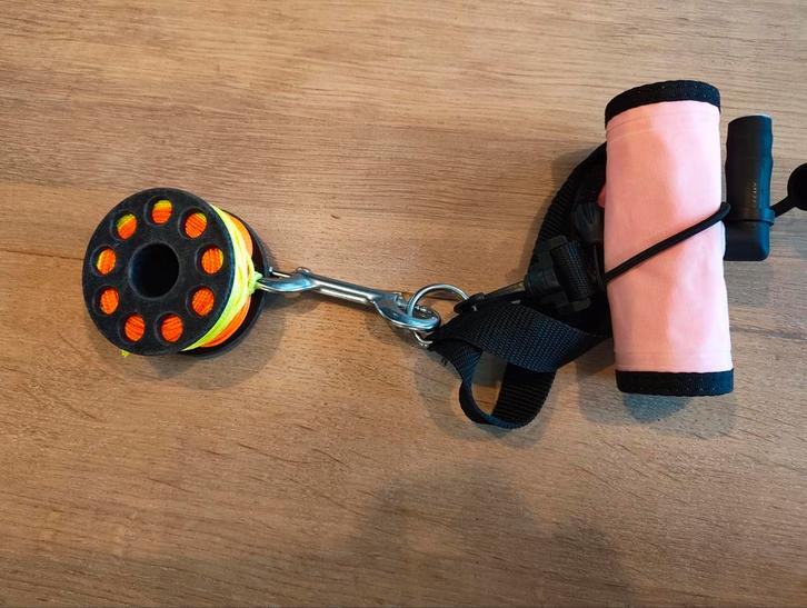 Delayed surface marker buoy met vingerrail, Watersport en Boten, Duiken, Gebruikt, Overige typen, Ophalen of Verzenden