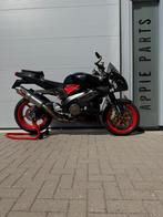 Aprilia Tuono 2005 2-2 Akrapovic en veel OEM Aprilia carbon, Motoren, 2 cilinders, Sportuitlaat, Aprilia, Motorrijbewijs A