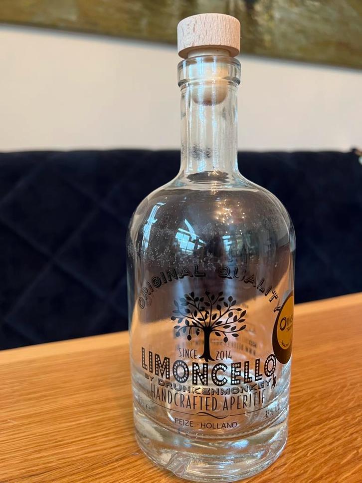 Limoncello Fles - Drunken Monkey 0,5 liter, Huis en Inrichting, Woonaccessoires | Vazen, Zo goed als nieuw, Overige kleuren, Minder dan 50 cm