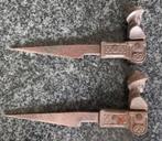 Twee ijzeren luikhouders, Ophalen of Verzenden