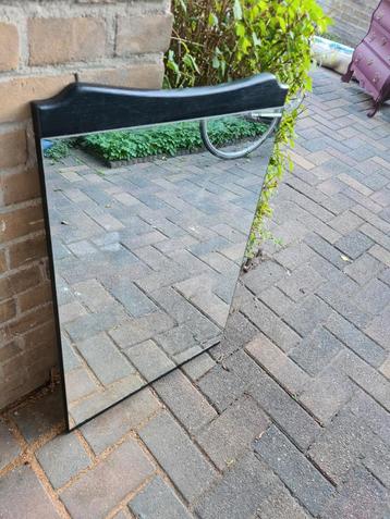 Gratis spiegel +- 80*50cm  beschikbaar voor biedingen
