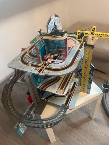Houten Treinbaan met Station beschikbaar voor biedingen