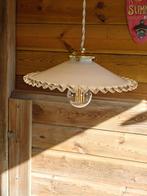 VINTAGE HANGLAMP MET WIT GEKARTELD OPALINEGLAS, Vintage - Landelijk -, Glas, Ophalen of Verzenden, Zo goed als nieuw
