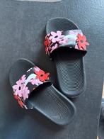 Nike bloemen slippers maar 29,5, Meisje, Overige typen, Ophalen of Verzenden, Zo goed als nieuw