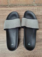 zwarte slipper, Ophalen of Verzenden, Zo goed als nieuw, Zwart