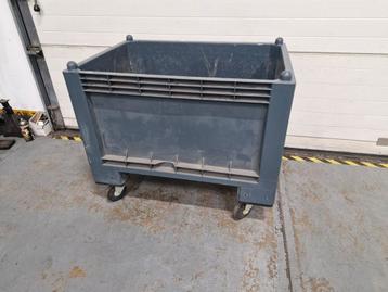 kunstof palletbak bak krat rol container met zwenkwielen  beschikbaar voor biedingen