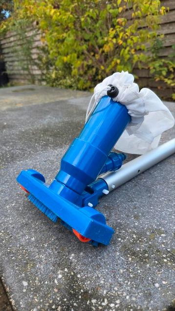 Zwembadstofzuiger - Verstelbaar tot 5 meter beschikbaar voor biedingen