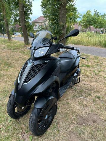 Mooie MP3 Piaggio Yourban LT te koop met autorijbewijs motor beschikbaar voor biedingen