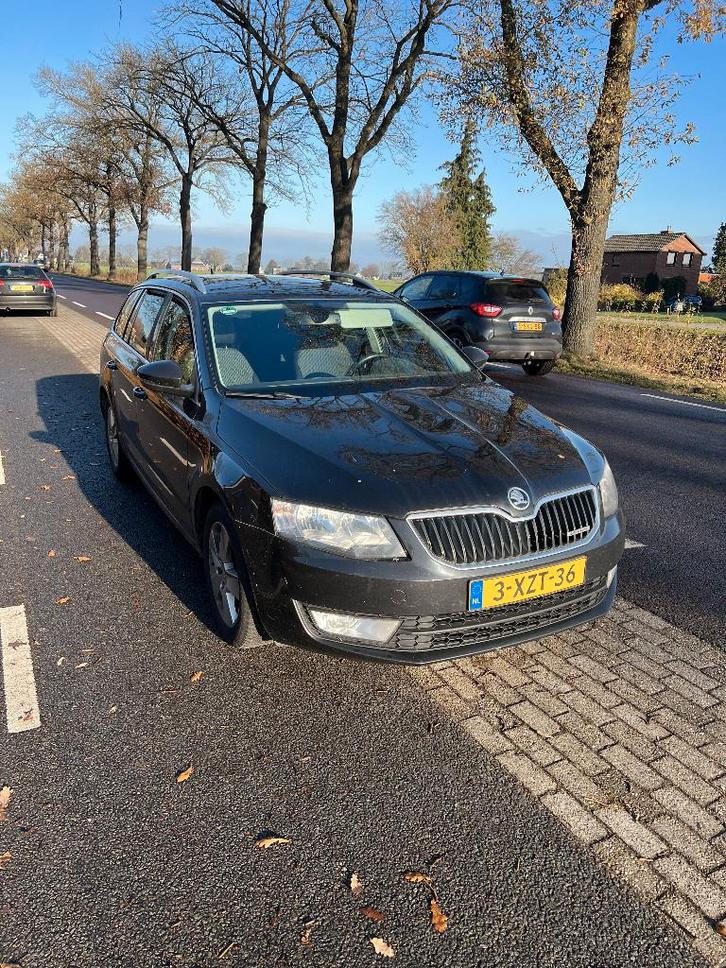 Skoda Octavia 1.6 TDI 81KW Combi 2014 Zwart, Auto's, Skoda, Particulier, Octavia, ABS, Airbags, Airconditioning, Bluetooth, Centrale vergrendeling
