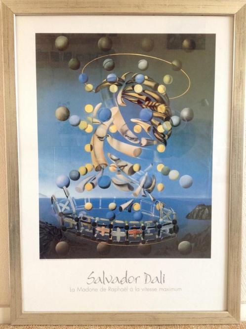 Ingelijste poster van Dali La madone de Raphael, Verzamelen, Posters, Zo goed als nieuw, Rechthoekig Staand, Met lijst, Ophalen