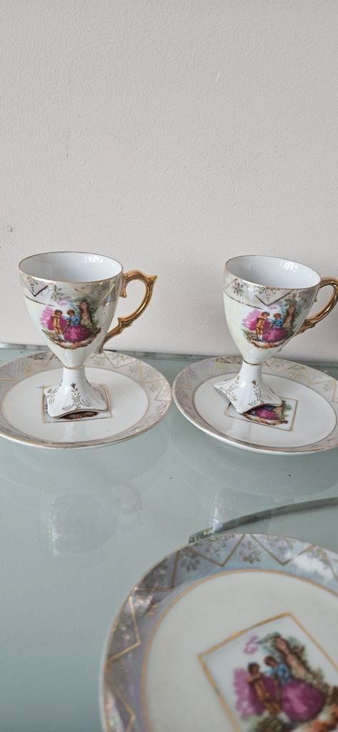 Treves Frankrijk Fragonard demitasse espresso kopje op voet, Verzamelen, Porselein, Kristal en Bestek, Zo goed als nieuw, Kop en/of schotel
