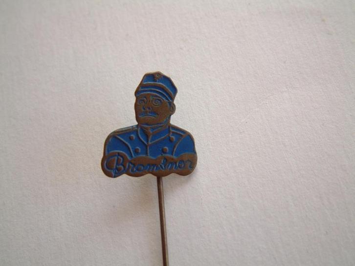 Oud speldje van Bromsnor veldwachter uit Swiebertje, Verzamelen, Speldjes, Pins en Buttons, Ophalen of Verzenden