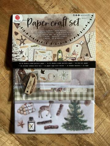 Knutsel set met oa kerstplaatjes, stickers, enz.  NIEUW! beschikbaar voor biedingen
