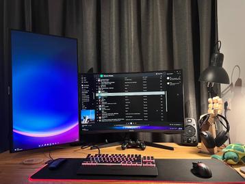 Dubbele monitor setup incl. monitorarm beschikbaar voor biedingen