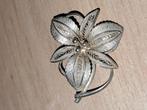 Mooie filigraan achtige bloem broche, Ophalen of Verzenden, Overige materialen