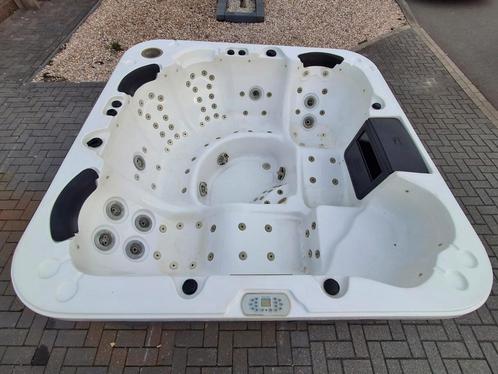 6 pers jacuzzi🏊‍♂️ 2 LIGPLAATSEN‼️2.25x2.25x0.95, Tuin en Terras, Bubbelbaden en Hottubs, Nieuw, Filter, Ophalen of Verzenden
