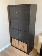 IKEA Kallax kast zwart met rieten manden 8 vakken, Huis en Inrichting, Kasten | Kledingkasten, Ophalen, Gebruikt, Overige materialen